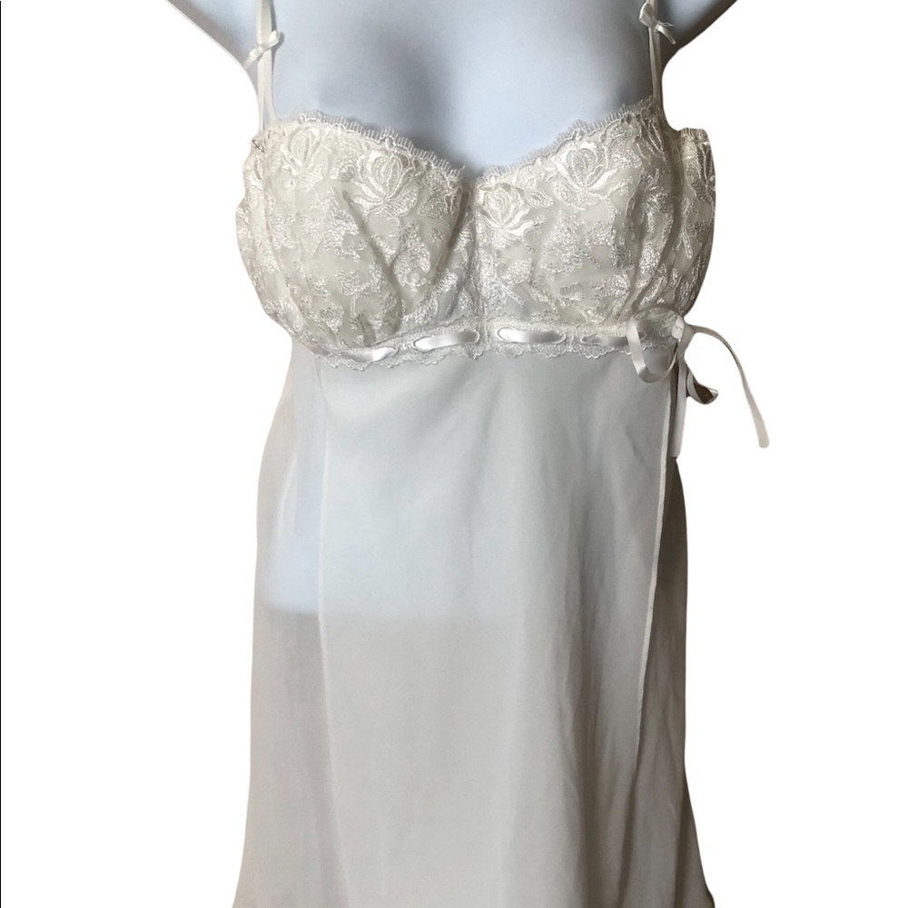Beautiful New With Tag Women’s lingerie White little address